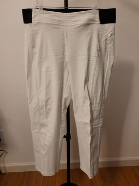 Simply Vera Wang Ultra Stretch Pant - Capri in white